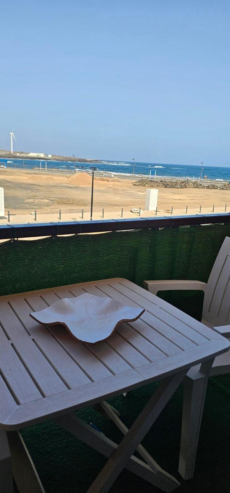Bienvenue Appart Lumineux Avec Ascenseur Et Vue Sur La Mer Corralejo Luaran gambar